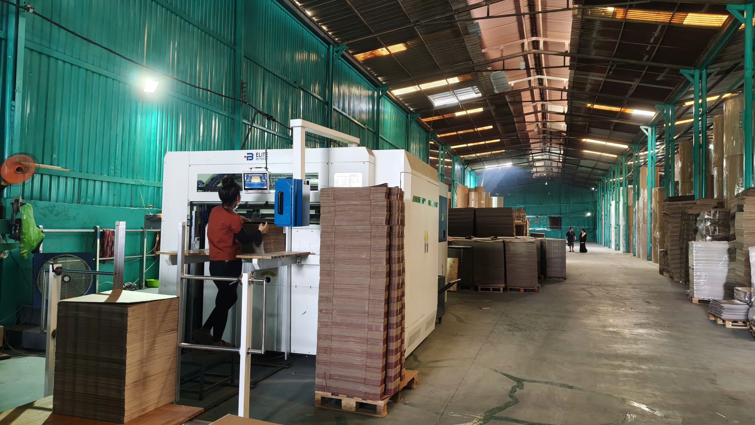 Quy trình đóng gói giấy kraft thành phẩm tại xưởng